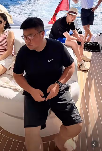 呂良偉21歲兒子包遊艇出海,身形魁梧比爸還壯,現場男女多氣氛熱