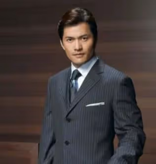 呂良偉21歲兒子包遊艇出海,身形魁梧比爸還壯,現場男女多氣氛熱