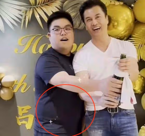 呂良偉21歲兒子包遊艇出海,身形魁梧比爸還壯,現場男女多氣氛熱