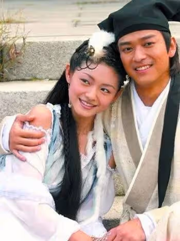 陳曉東攜妻女罕現身!老婆凹凸有致素顏仍貌美,倆女兒大眼神似爸