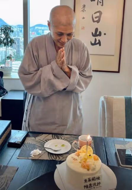 譚詠麟熒幕搭檔罕露面！出家8年慈眉善目，62歲生日獲港姐送蛋糕