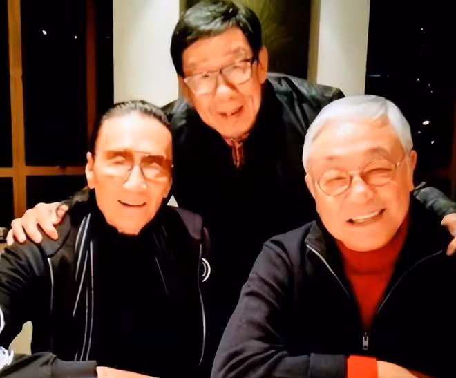 謝霆鋒85歲老爸嘴歪疑中風!出動5人服侍陣仗大,90歲胡楓代回應