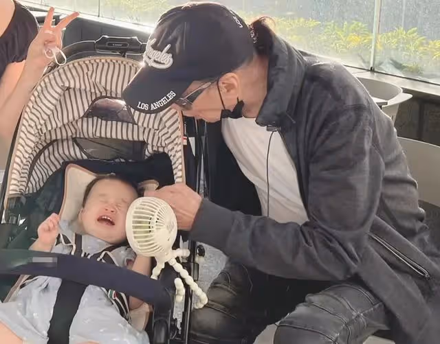 金像獎影帝謝賢疑似中風,走路全程不離拐杖,歪嘴講話中氣不足