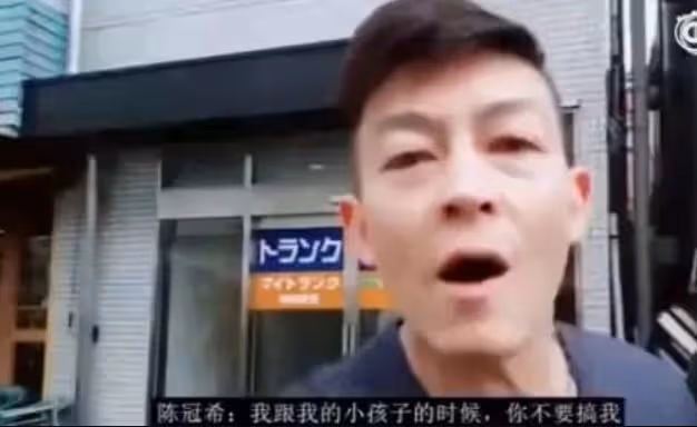 陳冠希一家現身迪士尼，嬌妻獲贊九頭身美女，5歲女兒萌化路人