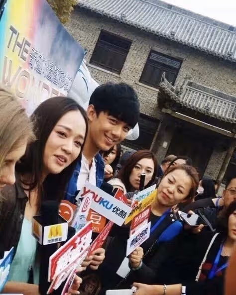 吳磊合作9位陸劇女星CP感！搭趙露思CP感炸裂，大9歲譚松韻也很搭，和迪麗熱巴卻無火花？