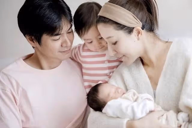 TVB視後曬近況!與2歲女兒享受親子樂,小傢伙不時地對鏡頭比耶