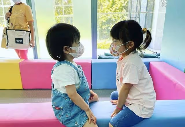 TVB視後曬近況!與2歲女兒享受親子樂,小傢伙不時地對鏡頭比耶