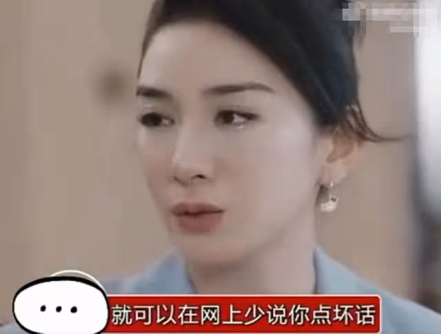 黃奕機場與女兒相擁告別,9歲鐺鐺幫拎行李箱,滿臉通紅眼眶含淚