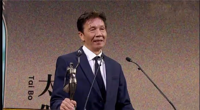 香港電影金像獎10大精彩瞬間:吳孟達閃現,劉德華為陳木勝頒獎