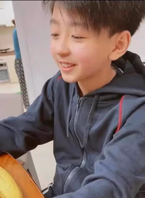 張柏芝為二兒子慶生!12歲Quintus長大成大帥哥,越來越像張柏芝,網友:小正太成小帥哥了!