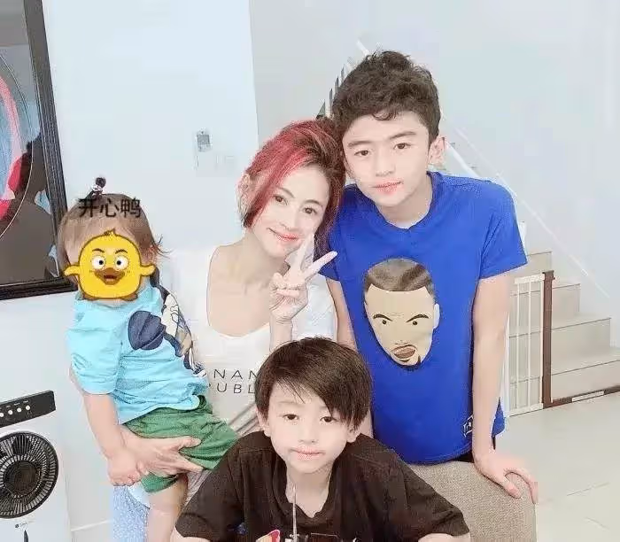 張柏芝為二兒子慶生!12歲Quintus長大成大帥哥,越來越像張柏芝,網友:小正太成小帥哥了!