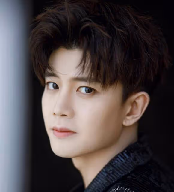 任嘉倫首次談本名,我卻在意無美顏下他的顏值,這臉確定31歲?_藝名_明星_任國超