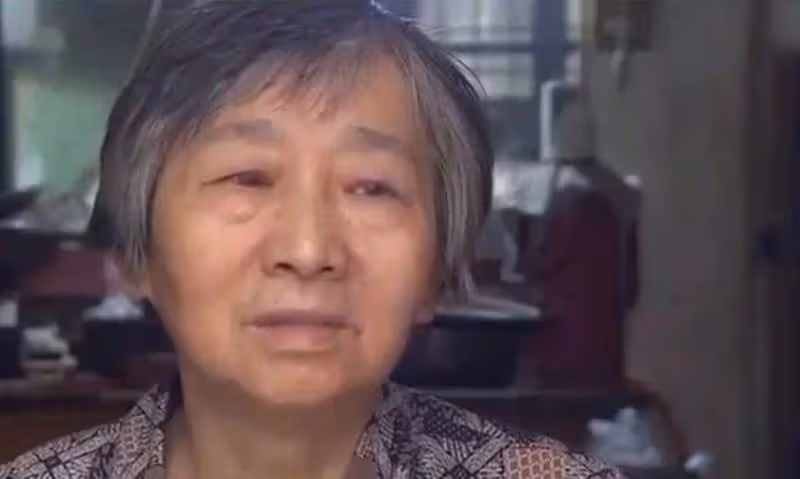 74歲老母親打工13年,替子還330萬高利貸:兒啊,債清了,你回來吧
