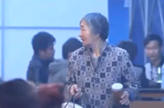 74歲老母親打工13年,替子還330萬高利貸:兒啊,債清了,你回來吧