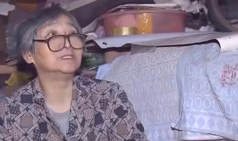 74歲老母親打工13年，替子還330萬高利貸：兒啊，債清了，你回來吧