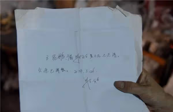 74歲老母親打工13年，替子還330萬高利貸：兒啊，債清了，你回來吧