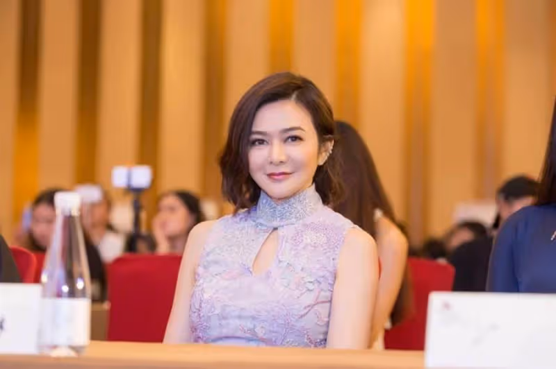 8位港星童年照，張柏芝、朱茵從小美到大，網友：每個顏值好高！