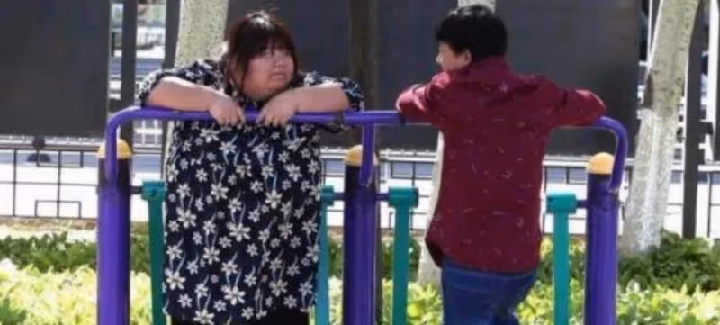 老婆當初是「校花」，因為太美怕別人搶，老公把校花老婆養成330斤，不能生娃遭婆婆嫌棄