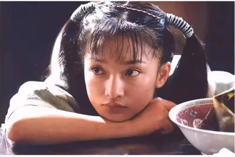 周迅18歲時曾做人體模特,油畫曝光才被大眾熟知,一幅畫賣185萬