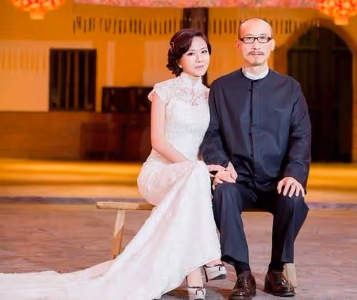 小潘潘哭訴結婚5年:「不是人幹的」!當年風光嫁豪門大亨老公!如今顏面神經失調「像漸凍人」!