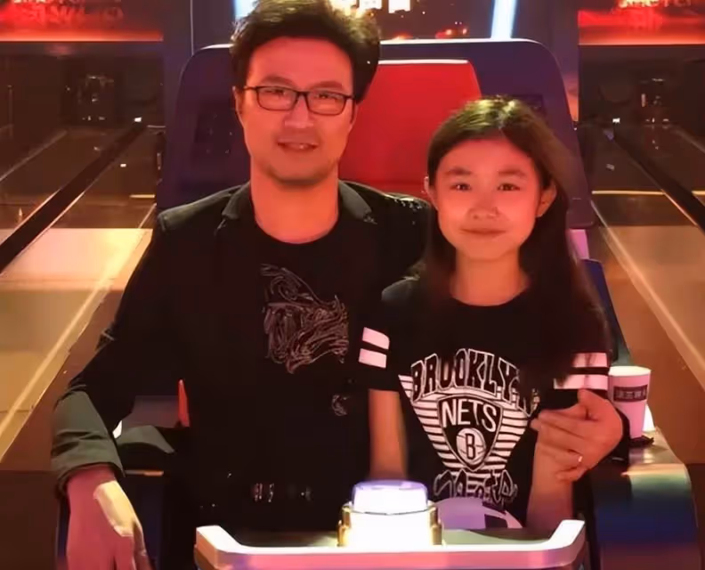 17歲的汪曼熙:爸爸是汪峰,後媽是章子怡,如今被寵成「內地名媛」