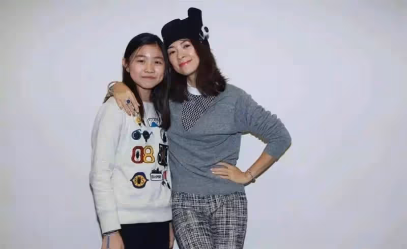 17歲的汪曼熙:爸爸是汪峰,後媽是章子怡,如今被寵成「內地名媛」