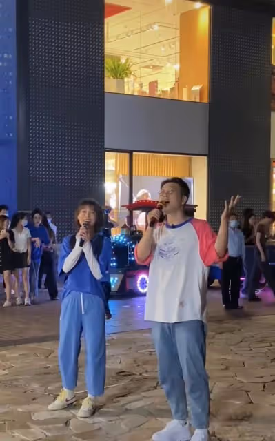 杜海濤減肥30斤後復工!與美女街頭對唱,頭髮稀疏脖子前傾嚴重