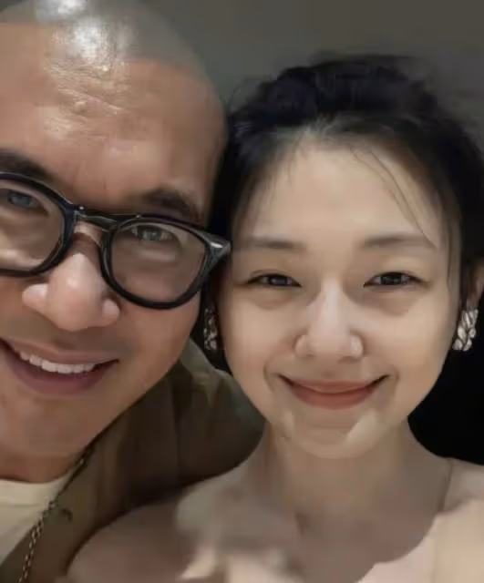 具俊曄演出放歌示愛大s,兩人十指相扣等紅綠燈被偶遇,如膠似漆