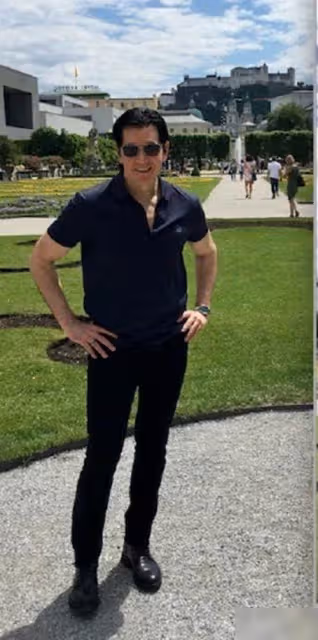 費翔近照曝光,身姿依舊高大挺拔,曾自曝這輩子不可能結婚,61歲還孤身一人