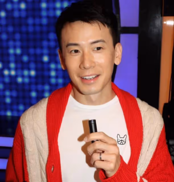姜大衛率一眾家族成員上節目!集體穿皮衣太酷炫,男帥女美好養眼