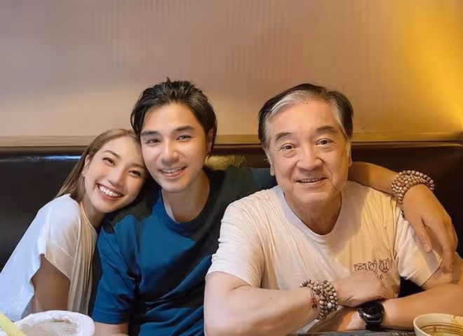 姜大衛率一眾家族成員上節目!集體穿皮衣太酷炫,男帥女美好養眼