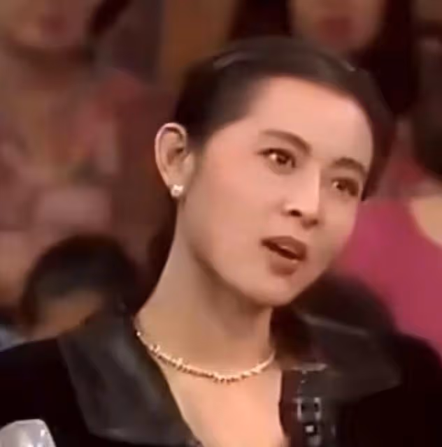 63歲倪萍現身北京看展 純素顏曝光 蒼老難認