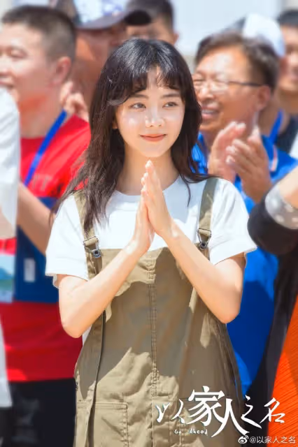 《以家人之名》譚松韻穿搭秘訣！譚松韻示範小個子減齡穿搭真的太美了，宋威龍、張新成都淪陷！