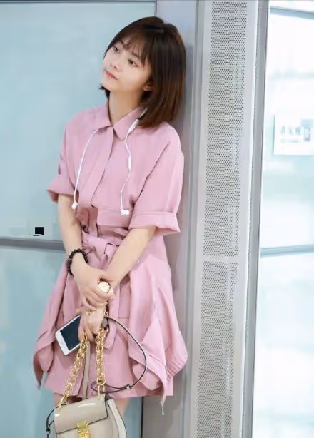 《以家人之名》譚松韻穿搭秘訣!譚松韻示範小個子減齡穿搭真的太美了,宋威龍、張新成都淪陷!