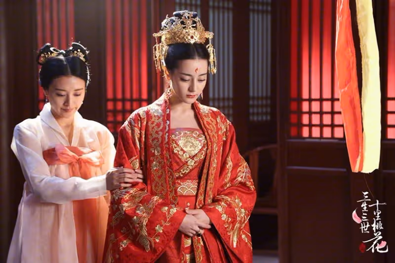 迪麗熱巴9個陸劇新娘造型!《你是我的榮耀》甜美,《三生三世枕上書》紫色嫁衣超華麗!