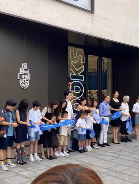 潘粵明凌晨轉發董潔兒子近照,連連道謝令人心疼,已9年未見孩子