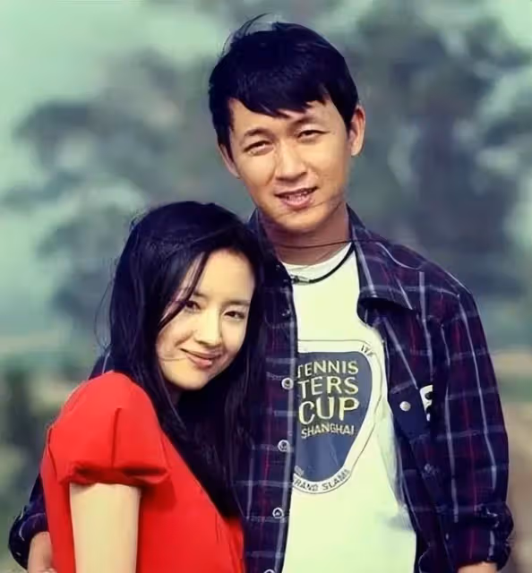 潘粵明凌晨轉發董潔兒子近照,連連道謝令人心疼,已9年未見孩子