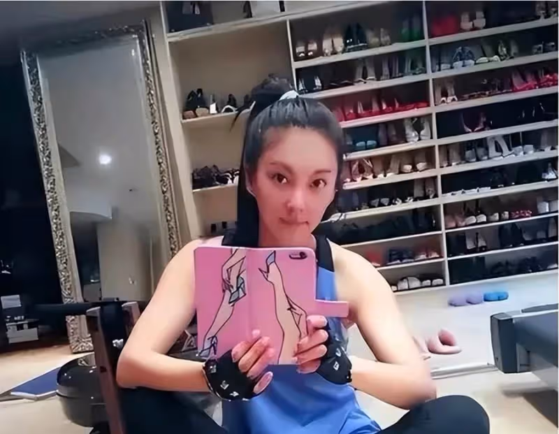 鉆石粉塗臉，96套房產，垃圾桶6萬，這12位女星真「壕無人性」