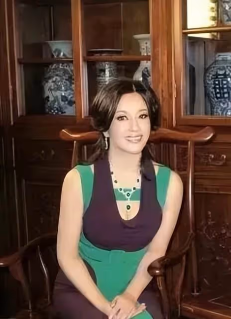 鉆石粉塗臉，96套房產，垃圾桶6萬，這12位女星真「壕無人性」