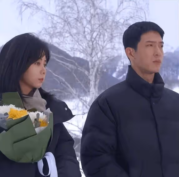 新劇《歸路》殺青:譚松韻詮釋十餘年愛情長跑,重拾遺失的美好