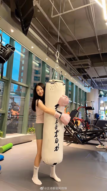 李湘女兒王詩齡暴瘦22磅　網民擔心受父母離異影響