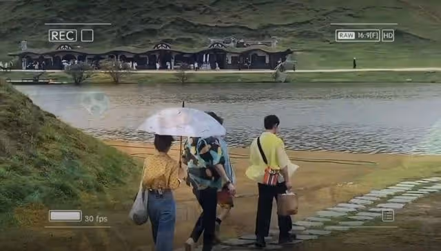 黃曉明尹正再同框,共打一把傘秀兄弟情,殷桃穿一身粉似少女