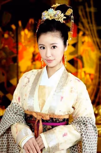 「千億富婆」林心如:送女兒3億珠寶項鏈,老公開全球限量超跑