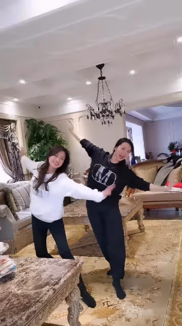 張庭夫婦奢靡生活曝光!房子多到找不到屋門,浴缸如泳池「注滿水要2小時」,網友:完全就是貴族
