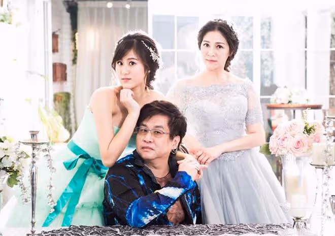 鄭智化罕秀恩愛!戴寶石戒指自稱土豪,小7歲妻子美貌不輸明星