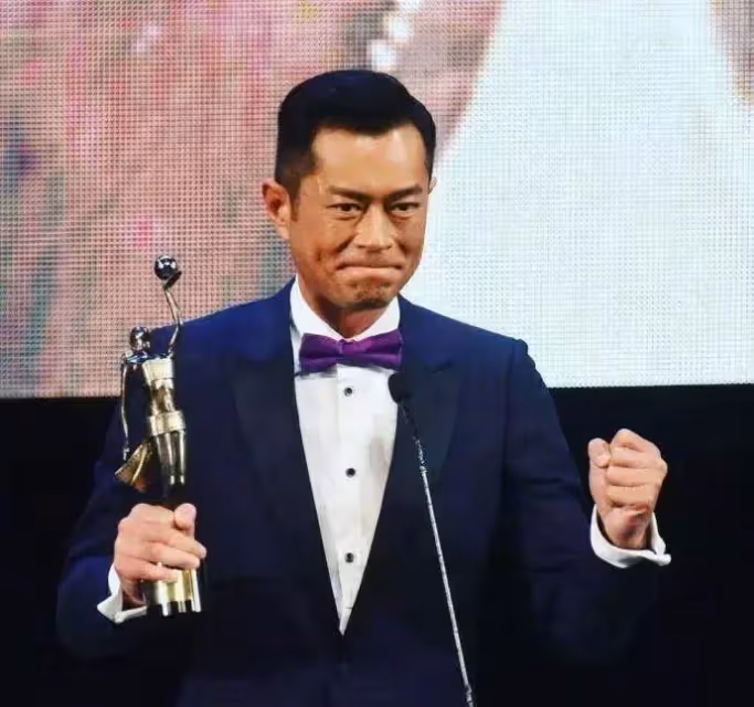 古天樂行善多年捐贈學校133所！年少不更事曾犯錯入獄，回歸正途行善助人，暖心陪伴父母膝下盡孝：演藝界的大孝子