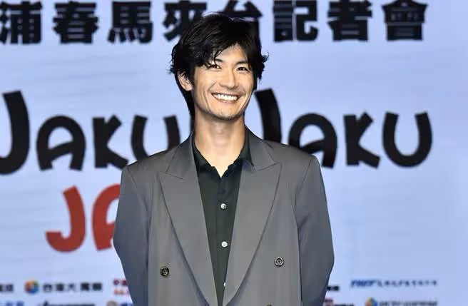 當紅男星享年30歲,在家中離開骨灰放2年終於下葬永眠地曝光,母親悲吐心聲:現在還是很不安