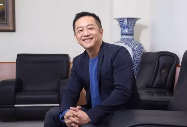 陳昭榮因「救助沒錢葬孫阿嬤」行善數十載,低調不為人知,繼承父命「5年捐6000棺」謙虛稱:我是拋磚引玉