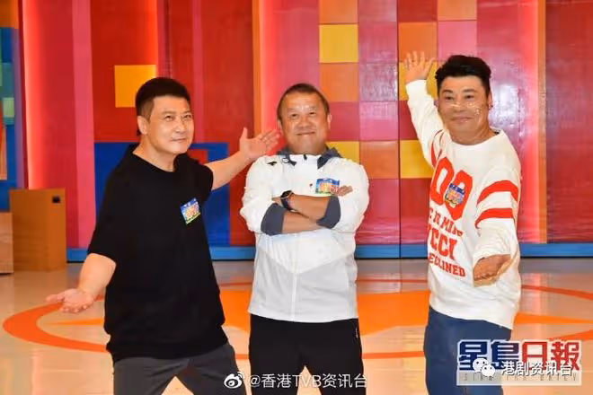 錢嘉樂單手插袋行街好有型!不用北上賺錢香港依舊多工作