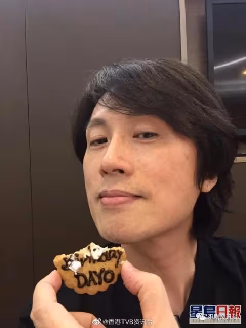黃子華彩排舞台劇曬圖! 網民見到「綠藍紅」三間誤傳返TVB
